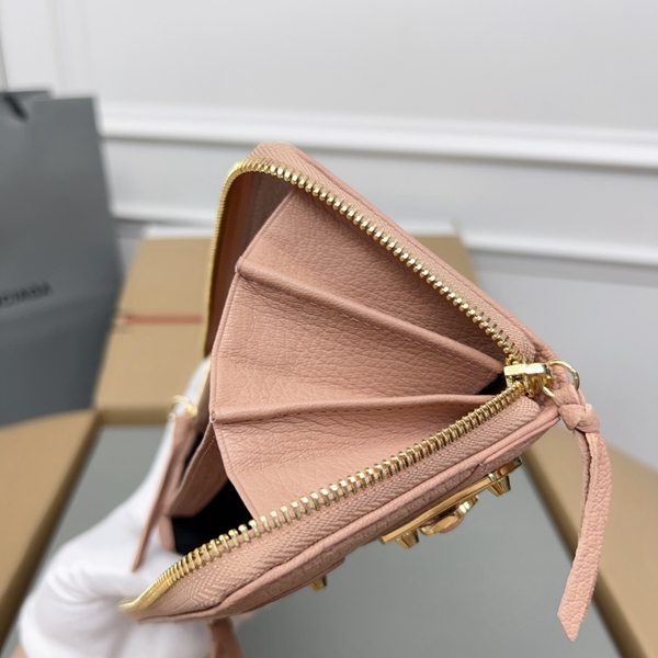 超激安ブランド財布偽物着用イメージ